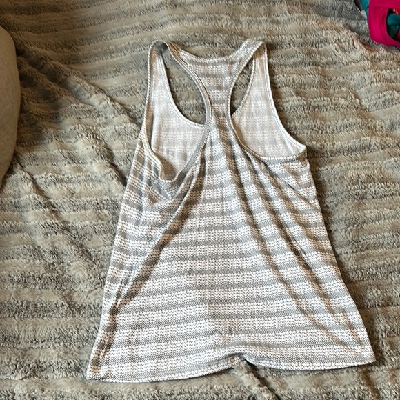 HUGE Women’s bundle Nike tank tops! - Picture 11 of 11